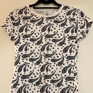 Basic Tee with navy pattern